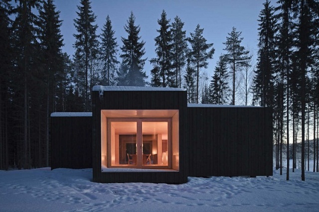 "Four-cornered Villa von Studio Avanto Architects; Familienhaus in Finnland; Minimalistisches Design."