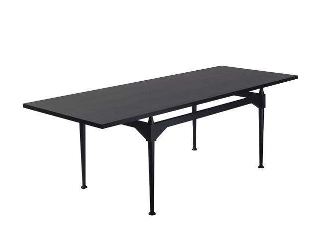 "Die Tische TL3 von Designer Franco Albini für Cassina. Das Möbel vollzieht eine klare Trennung zwischen der tragenden Struktur und der aufliegenden Tischplatte."