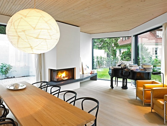 "Den Architekten Bottega + Ehrhardt gelang es, auf einem 300m² Grundstück in Stuttgart ein komfortables Wohnhaus mit 200m² Wohnfläche zu schaffen."