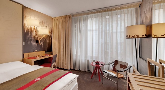 "Renovierung des Hotels Agora Swiss Night von Studio Hertrich & Adnet. Zeitgenössisches Hoteldesign. 4 Sterne Hotel. Nur 280 Meter vom Hauptbahnhof, Lausanne."