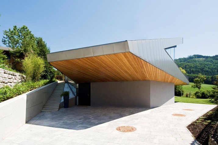 "Das Haus H, ansässig in Salzburg, Österreich, ist ein Projekt, das von den Smartvoll Architekten ZT KG entworfen wurde und 2010 präzisiert wurde."