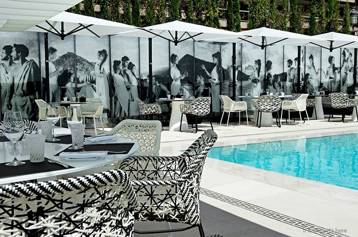 "Das Luxushotel Métropole in Monte Carlo im zeitgenössischen Gewand: Karl Lagerfeld designt den Poolbereich und ein neues Restaurant im Zeichen der Odyssee."