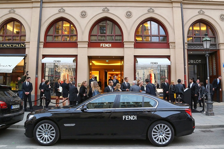 "Fendi feiert Deutschlandpremiere: Das römische Luxuslabel hat seinen ersten eigenen Store in München eröffnet."
