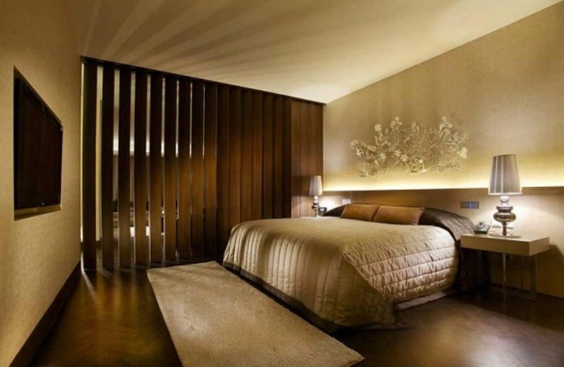 Hotelzimmer-Design-Sonnenschutz-Lamellenvorhang-Holz-wohn-design-trend