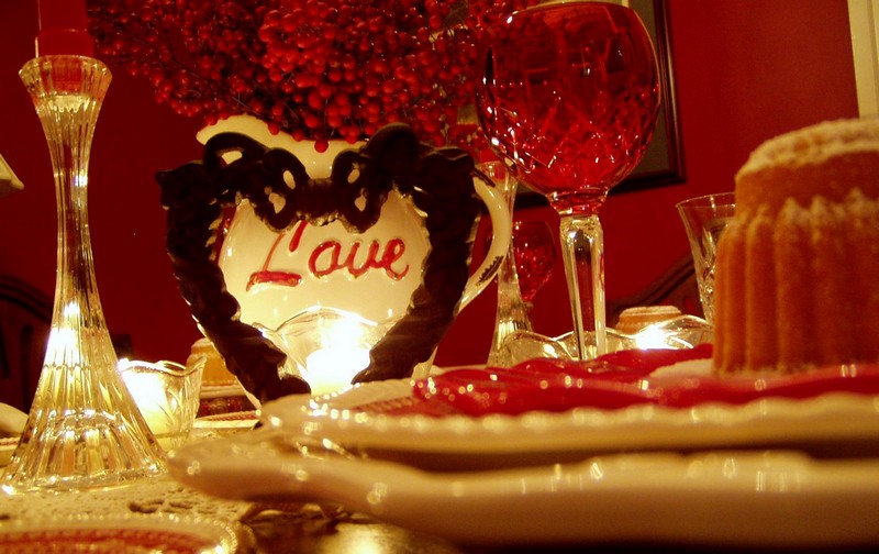 Romantic-Valentines-Day-Room-Decoration-With-Chocolate-Love-Table-Decoration-And-Romantic-Candles-Beautiful-Red-Flowers-For-The-Best-Valentines-Day-Romantic-Room-Decorations-For-Couple