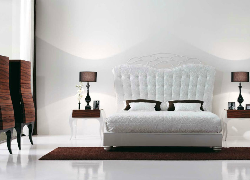 luxury_bedroom_with_white_bed_modern_luxury_bedroom_design