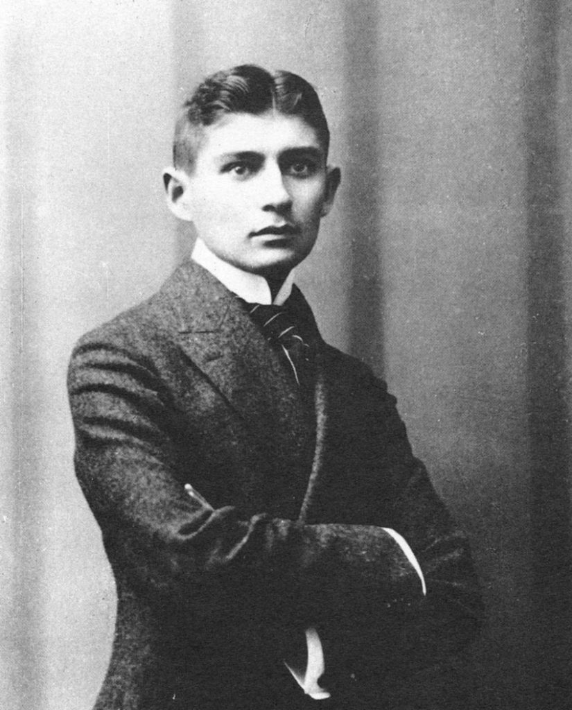 Luxus Esstisch mit Inspiration an Kafkas Verwandlung